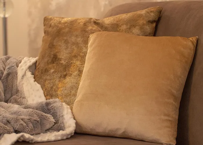 דירה Fall In With *