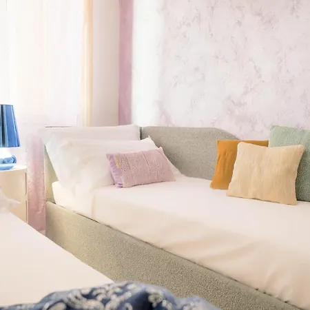 Apartment Fall In With *