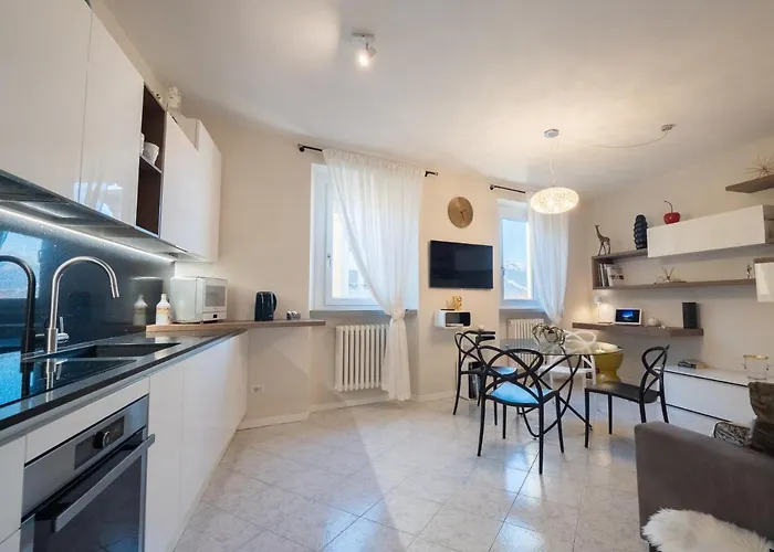 Apartman Fall In With