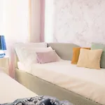Apartman Fall In With *