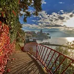 Apartman Fall In With *